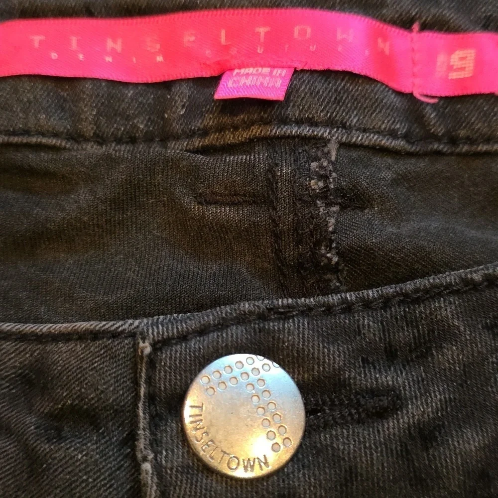 Vintage Tinseltown Black Damask Patterned Skinny Jeans. Size 9